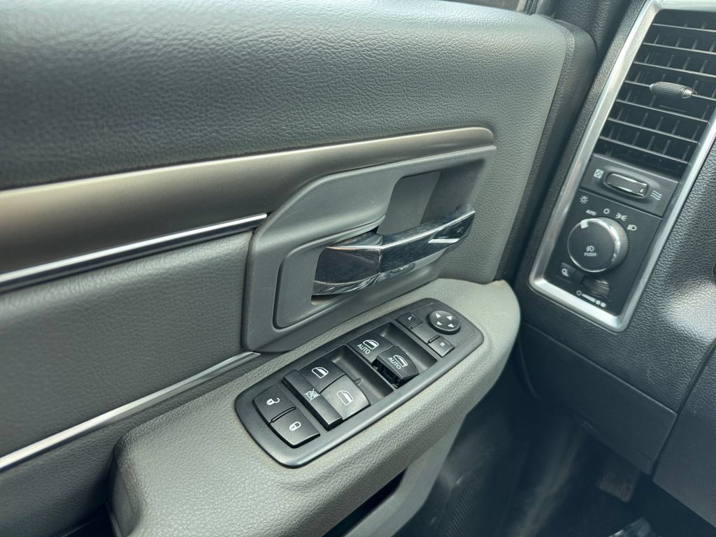 Used 2018 RAM 1500 Classic SLT AWD/4WD image 11