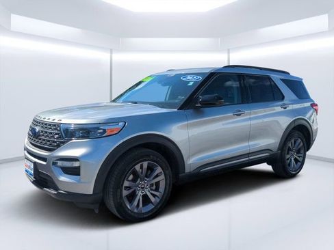 Used 2023 Ford Explorer XLT w/ Equipment Group 202A AWD/4WD image 7