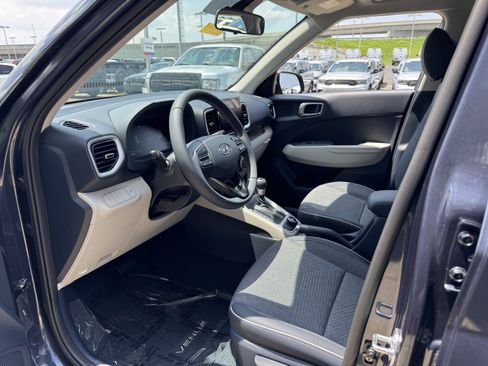 New 2025 Hyundai Venue Limited image 28