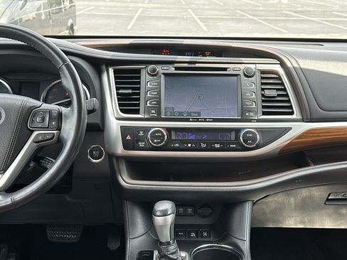 Used 2018 Toyota Highlander Limited Platinum AWD/4WD image 31