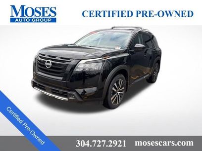 Certified 2025 Nissan Pathfinder Platinum w/ Black Appearance Package