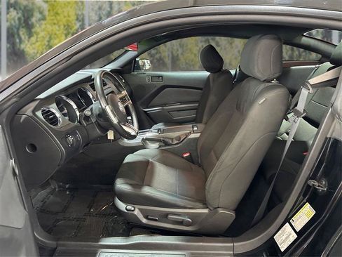 Used 2013 Ford Mustang Coupe RWD image 9