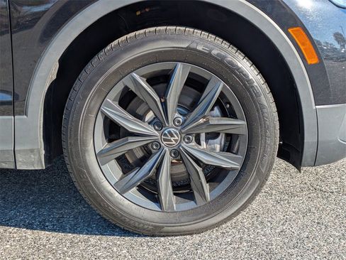 Used 2024 Volkswagen Tiguan SE image 11