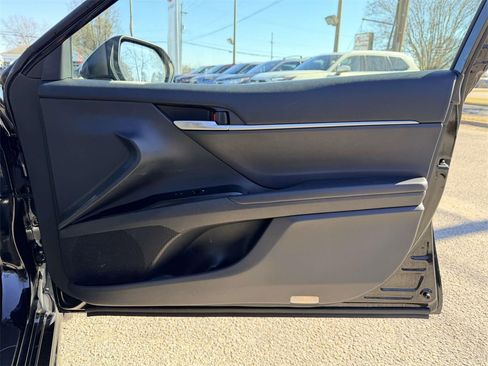 Certified 2019 Toyota Camry SE image 11
