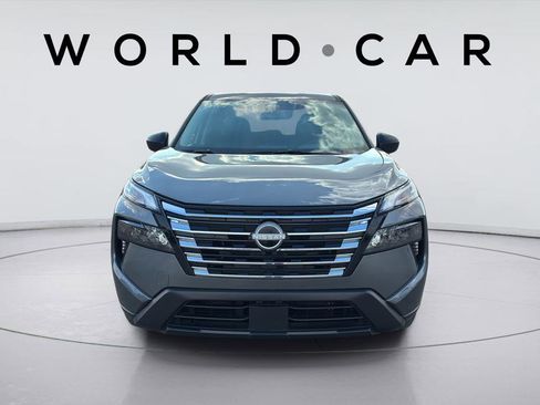 Used 2025 Nissan Rogue S image 3