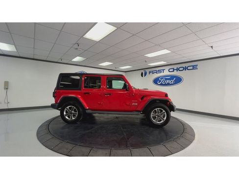 Used 2020 Jeep Wrangler Unlimited Sahara AWD/4WD image 3