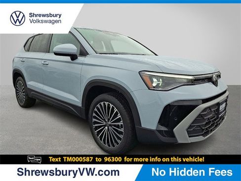 New 2026 Volkswagen Taos SE image 1