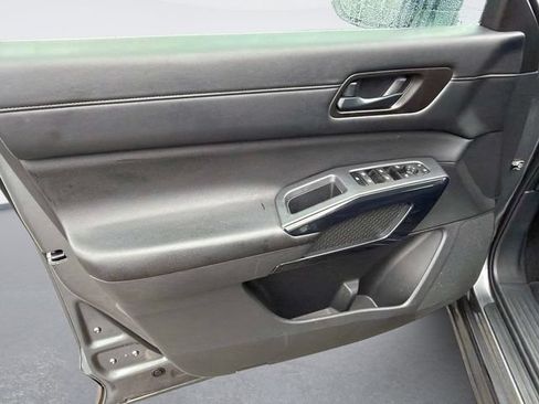 Used 2024 Nissan Pathfinder SV FWD image 19