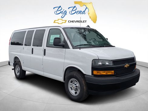 Used 2025 Chevrolet Express 3500 LS RWD image 1