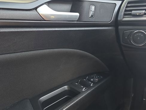 Used 2018 Ford Fusion SE w/ Equipment Group 201A FWD image 11