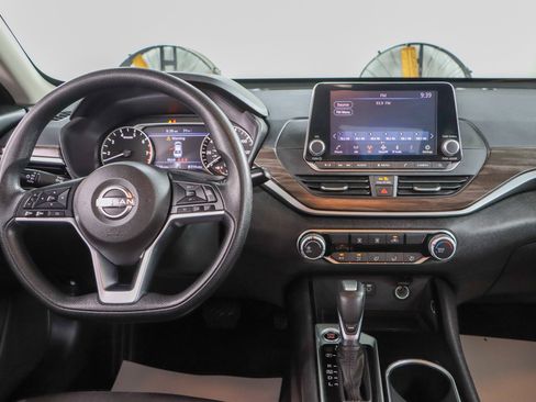 Used 2024 Nissan Altima 2.5 SV FWD image 17