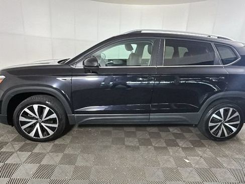 Used 2022 Volkswagen Taos SE FWD image 5
