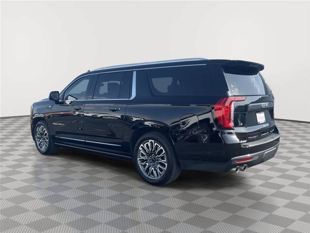 Used 2023 GMC Yukon XL Denali Ultimate AWD/4WD image 4