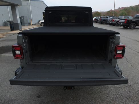 Used 2020 Jeep Gladiator Rubicon image 9