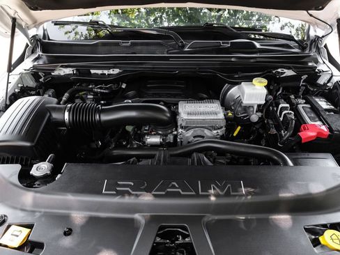 Used 2023 RAM 1500 Laramie AWD/4WD image 7