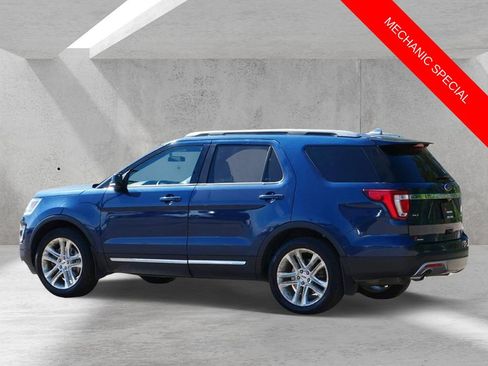 Used 2017 Ford Explorer XLT w/ Equipment Group 202A AWD/4WD image 4