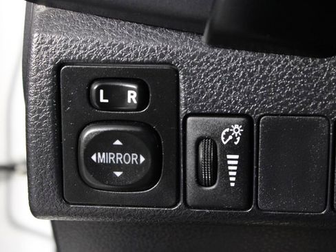 Used 2019 Toyota Corolla LE image 23