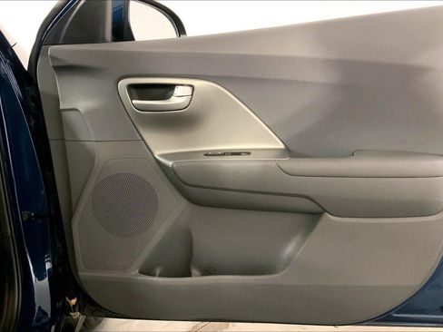 Used 2020 Kia Niro LX image 25