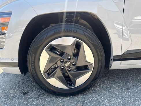 Used 2024 Hyundai Kona Limited FWD image 10