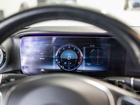 Used 2018 Mercedes-Benz E 400 4MATIC Sedan image 24