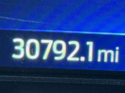 Used 2022 Ford Explorer XLT w/ Equipment Group 202A image 10