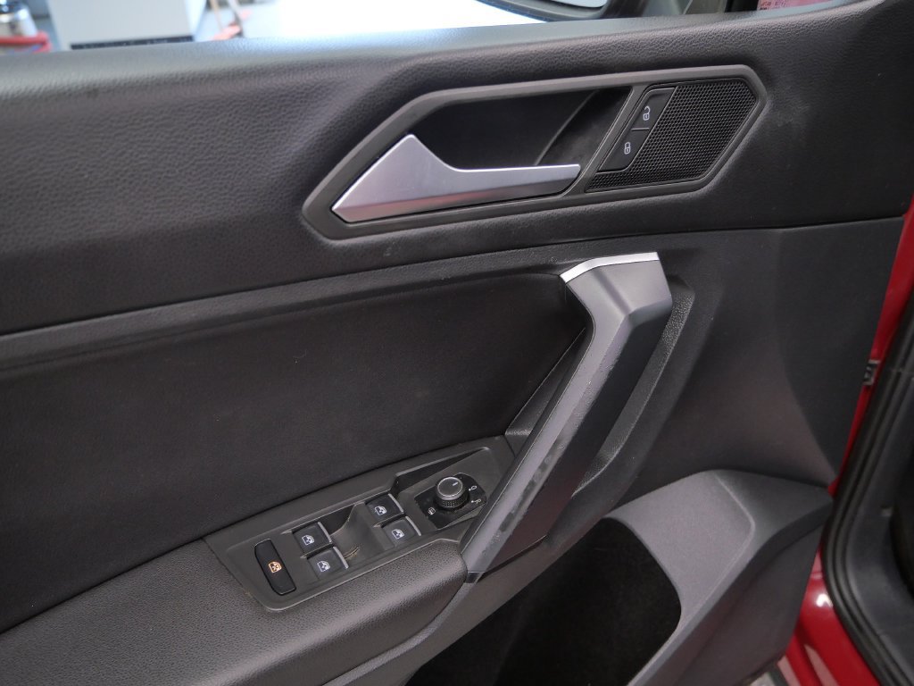 Used 2019 Volkswagen Tiguan SE w/ Panoramic Sunroof Package AWD/4WD image 20