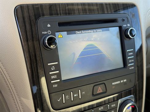 Used 2014 Chevrolet Traverse LT image 24