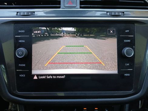 Used 2022 Volkswagen Tiguan SE AWD/4WD image 25