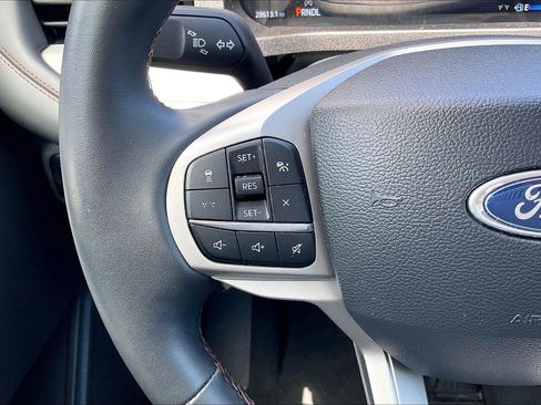 Certified 2025 Ford Explorer Active RWD image 17