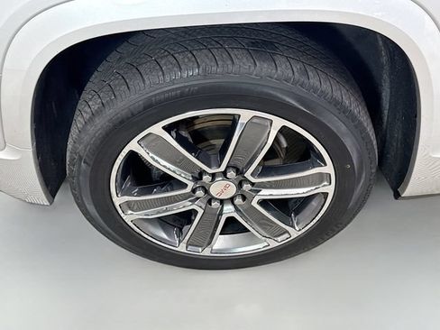 Used 2019 GMC Acadia Denali w/ Technology Package FWD image 33