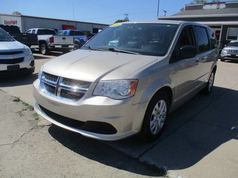 Used 2014 Dodge Grand Caravan SE w/ Quick Order Package 29E SE FWD image 2