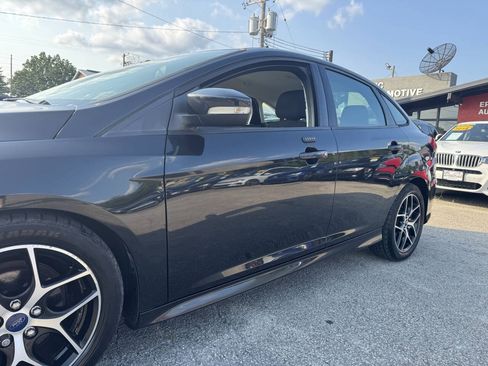 Used 2015 Ford Focus SE w/ SE Sport Package FWD image 10