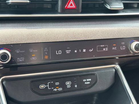 Certified 2025 Kia Carnival EX FWD image 34