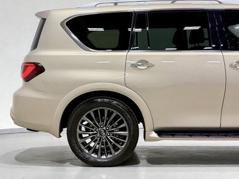 Used 2024 INFINITI QX80 Sensory image 7