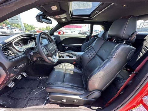 Used 2016 Dodge Challenger SRT RWD image 23