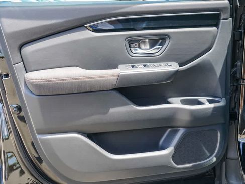 Used 2025 Honda Pilot Sport image 18