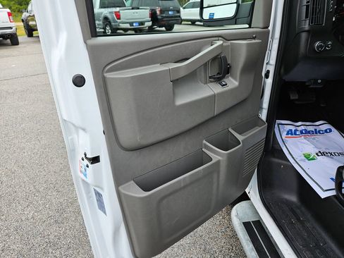 Used 2025 GMC Savana 2500 w/ Driver Convenience Package RWD image 17