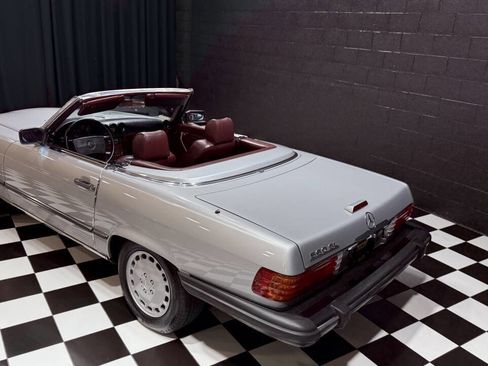 Used 1988 Mercedes-Benz 560 SL image 17