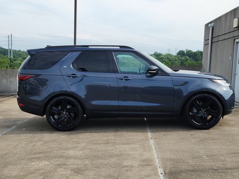 Certified 2025 Land Rover Discovery S image 11