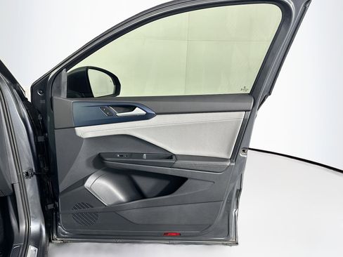Used 2024 Volkswagen Taos SE FWD image 32