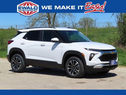 New 2026 Chevrolet TrailBlazer LT w/ LT Cold Weather Package AWD/4WD image 1
