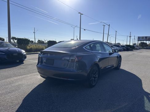 Used 2020 Tesla Model 3 Standard Range Plus image 4