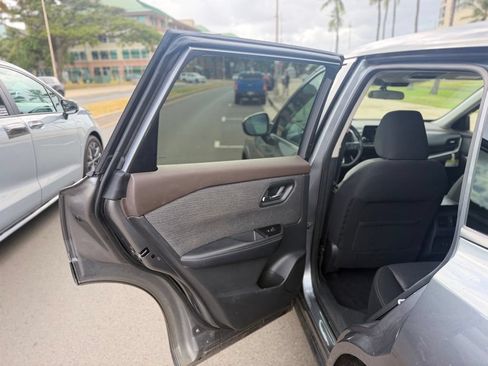 Used 2022 Nissan Rogue SV FWD image 9