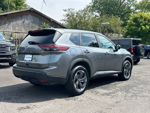 Used 2025 Nissan Rogue SV FWD image 16