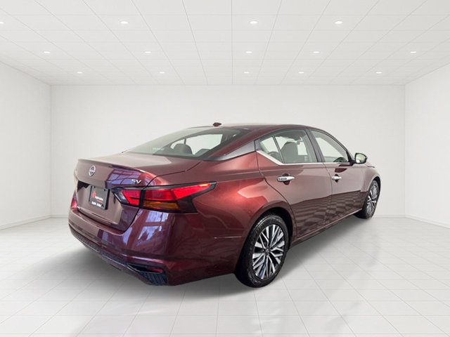 Used 2024 Nissan Altima 2.5 SV FWD image 6