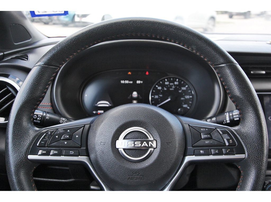 Used 2023 Nissan Kicks SR FWD image 9