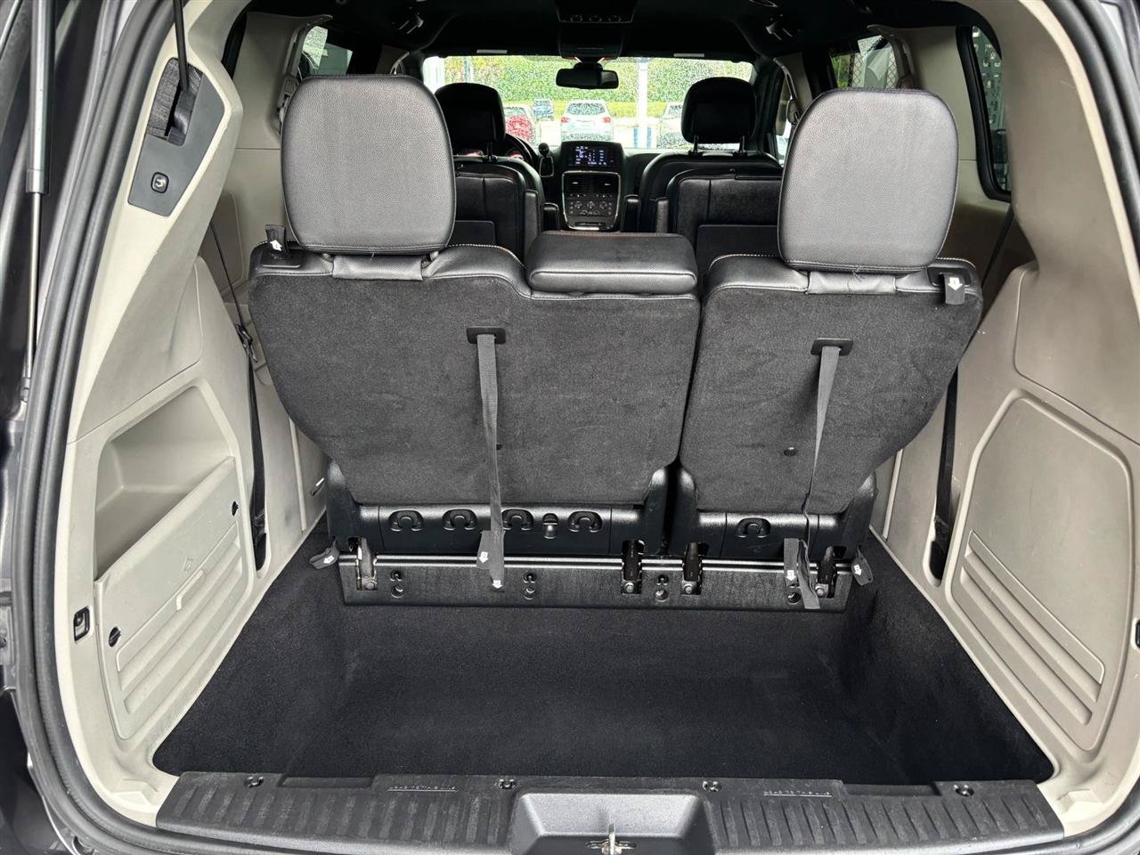 Used 2020 Dodge Grand Caravan SXT FWD image 15