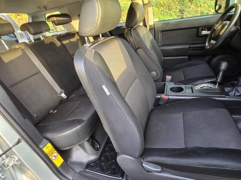 Used 2008 Toyota FJ Cruiser Base 4x4 4dr SUV 5A image 11