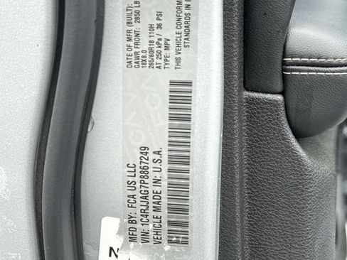 Used 2023 Jeep Grand Cherokee L Laredo RWD image 31