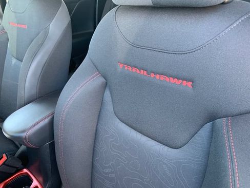 Used 2019 Jeep Renegade Trailhawk AWD/4WD image 26